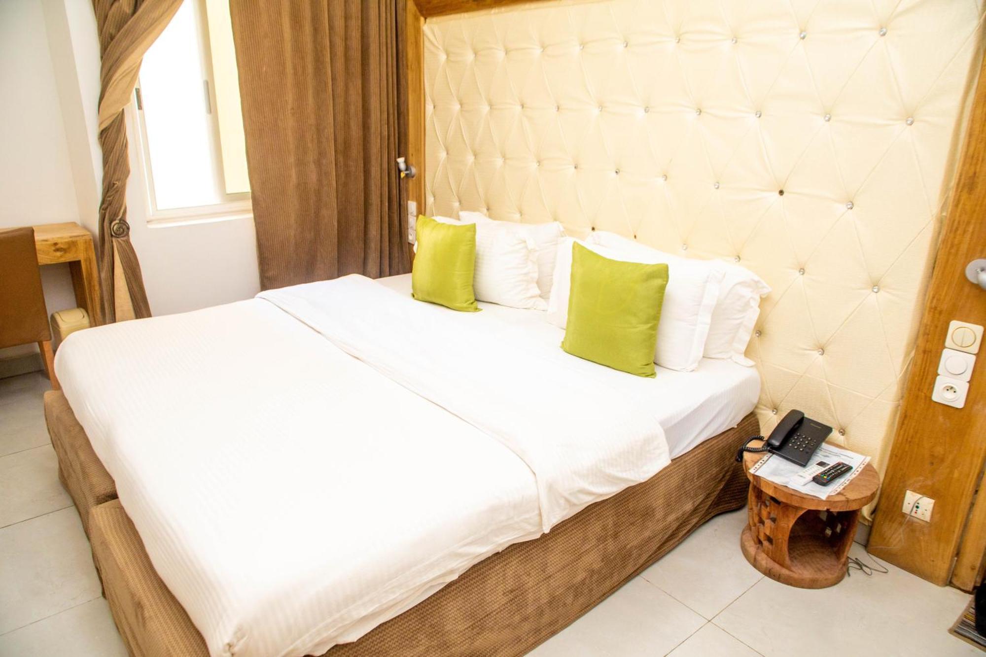Hotel Les Orchidees 코토누 객실 사진