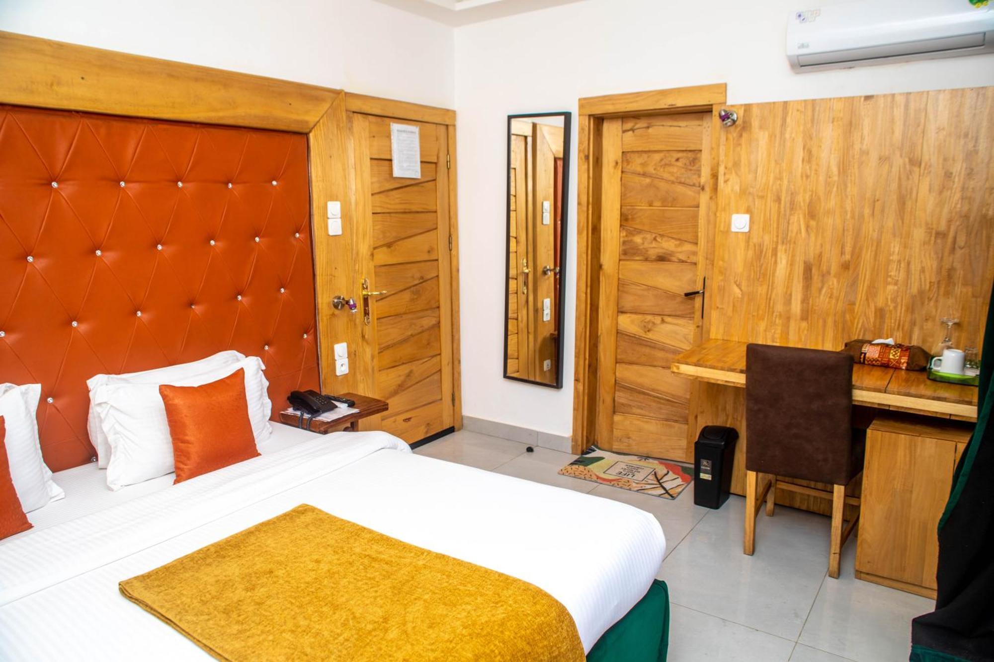 Hotel Les Orchidees 코토누 외부 사진