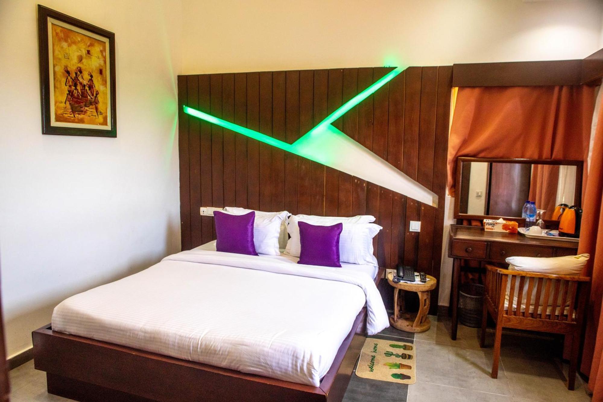Hotel Les Orchidees 코토누 객실 사진